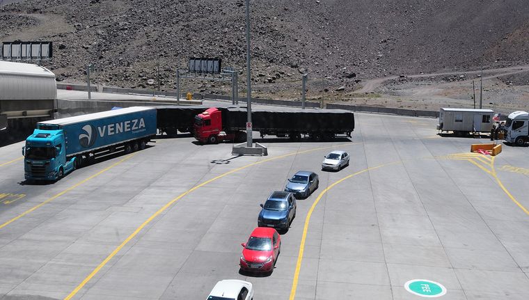 paso a chile los libertadores aduana colas (9).JPG