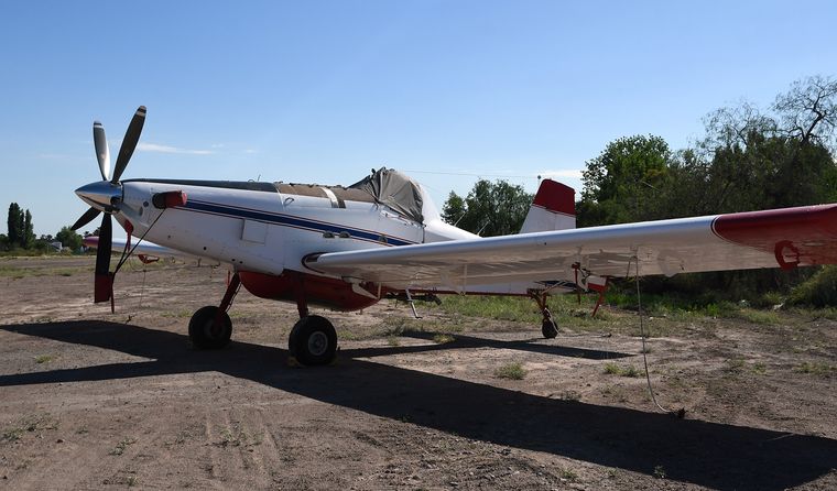 El Servicio Nacional de Manejo del Fuego destinó un avión hidrante Air Tractor AT-802 al Aeroclub La Puntilla, la base histórica donde se organizan los operativos aéreos.