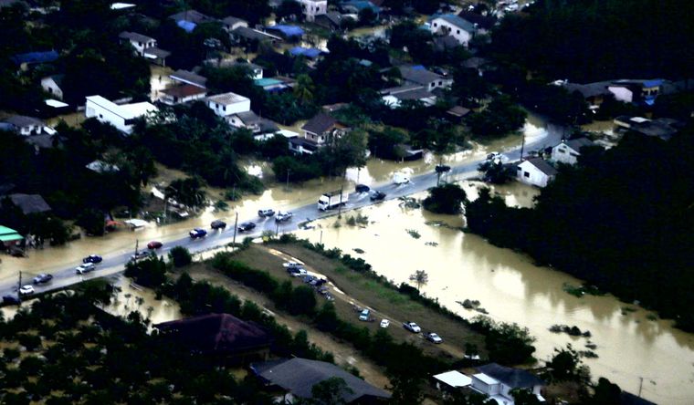 Tailandia vive una tragedia por las inundaciones, tras potentes precipitaciones. Foto Efe Tailandia vive una tragedia por las inundaciones, tras potentes precipitaciones. Foto Efe