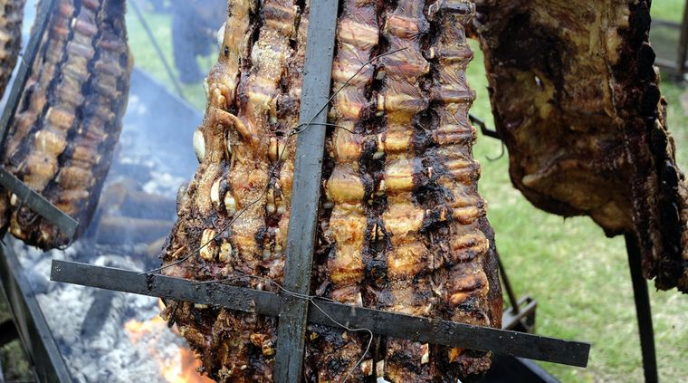 El Viernes Santo no hay una prohibición de comer carne, sino que se recomienda hacer algún sacrificio y evitar los lujos Foto: ALF PONCE MERCADO / MDZ