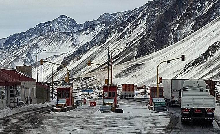 El tránsito fronterizo sigue habilitado en el principal paso a Chile.