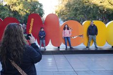 La capital mendocina mantuvo un flujo turístico robusto a lo largo de los primeros ocho meses del año.
