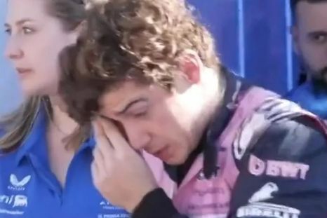 Colapinto sufrió un problema en sus ojos, pero no le impidió terminar la segunda práctica. Foto: captura de TV. Colapinto sufrió un problema en sus ojos, pero no le impidió terminar la segunda práctica. Foto: captura de TV.