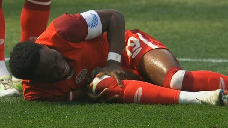 El capitán de Canadá sufrió la rotura de los ligamentos cruzados en la rodilla derecha. Foto: captura de TV