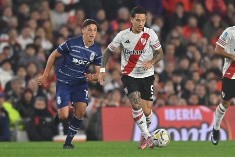 River y Gimnasia se enfrentan en el Monumental por los cuartos de final. River y Gimnasia se enfrentan en el Monumental por los cuartos de final.
