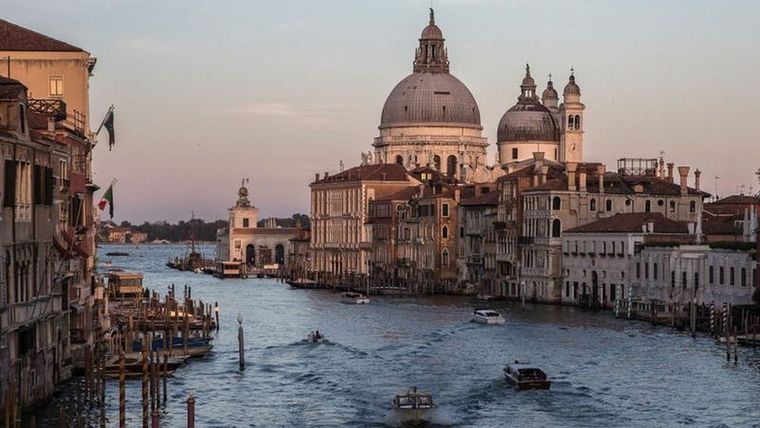 Los deportes acuáticos están prohibidos en el Gran Canal de Venecia Foto: GETTY IMAGES