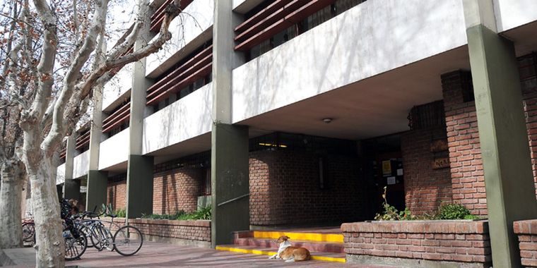 Se dirigían a la EBYMA, y en camino, las asaltó un hombre en bicicleta. Foto: Mediamza.com