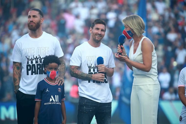 Leo Messi junto a Sergio Ramos en la presentación de los refuerzos del PSG Foto: EFE