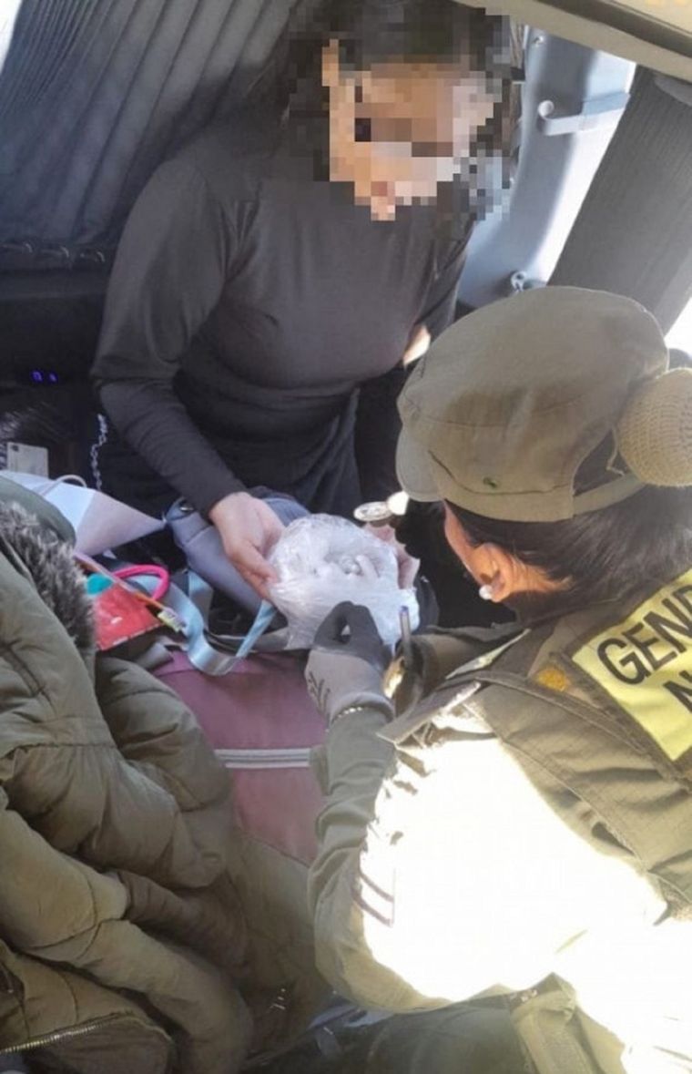 La mujer detenida por Gendarmería es de nacionalidad boliviana La mujer detenida por Gendarmería es de nacionalidad boliviana