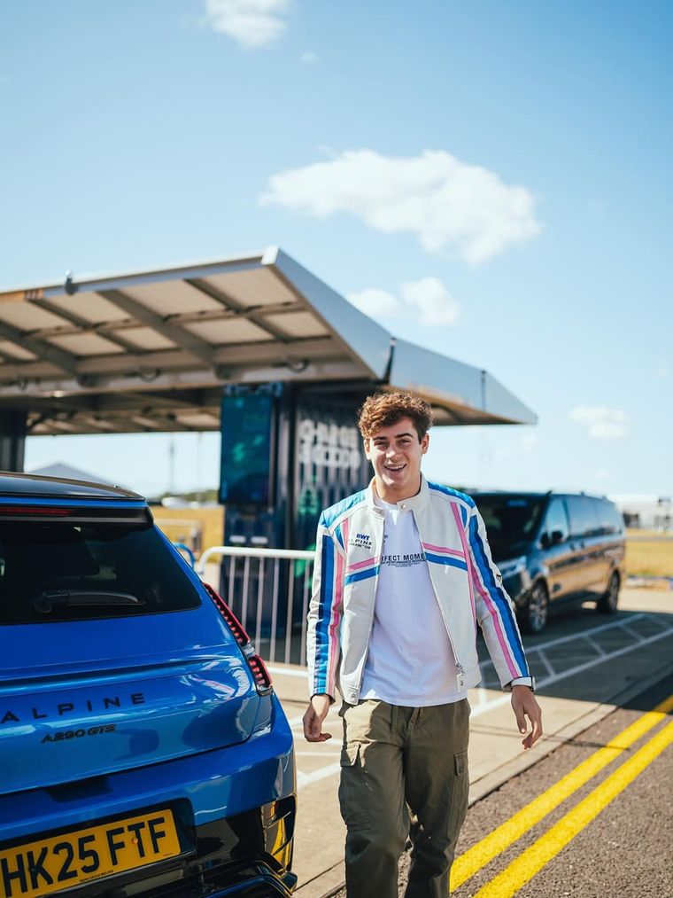 Franco Colapinto lució la exclusiva campera de Alpine y fue furor en redes.