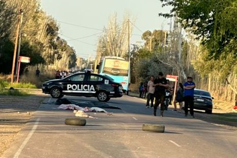 La escena del trágico accidente en calle Lavalle de Las Heras. La escena del trágico accidente en calle Lavalle de Las Heras.
