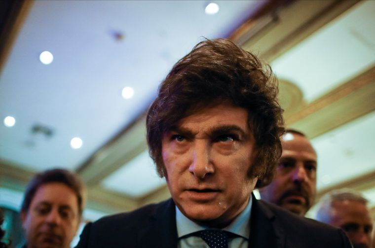 Filmaron a Javier Milei quedándose dormido durante el debate por el Impuesto a las Ganancias en Diputados y el video se viralizó en redes sociales Foto: Noticias Argentinas