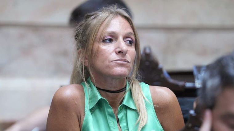 Florencia Carignano se desmarcó de los cuestionamientos por su actitud en la sesión. X: @florcarignanook