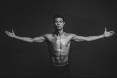 cristiano ronaldo lucio sus tonificados abdominales en instagram