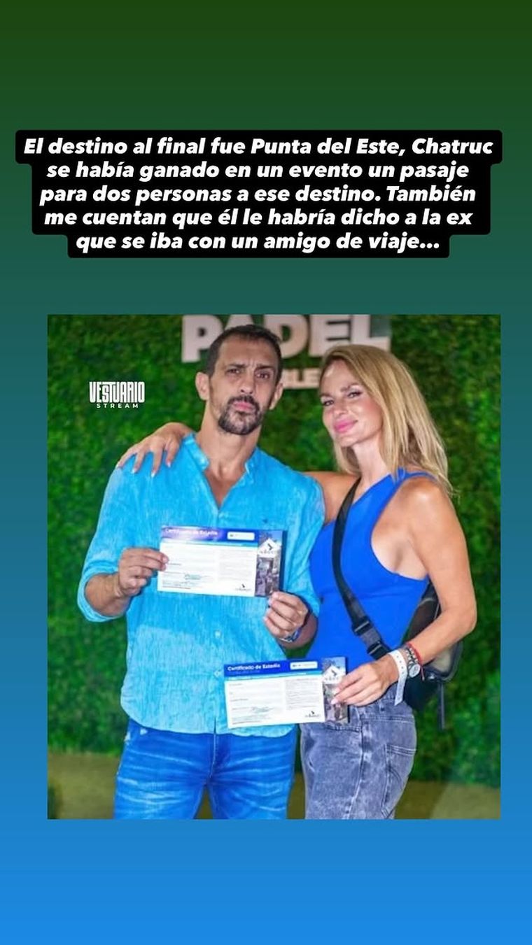 La pareja, posando con el premio. La pareja, posando con el premio.