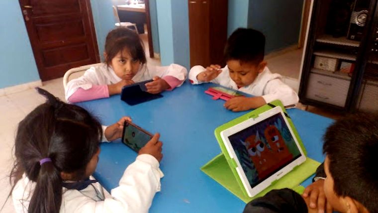 Las actividades que propone Leo Leo incluyen videos donde cada letra está representada por un personaje. Foto: Wumbox.