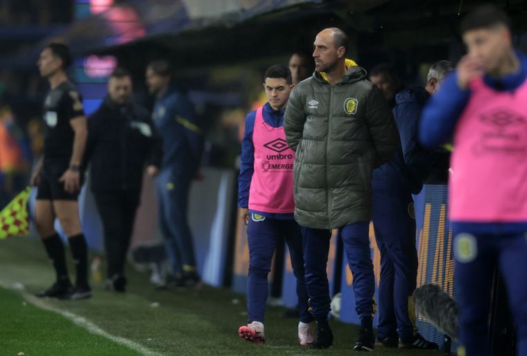 Lequi se mostró muy enojado con el arbitraje en la cancha, pero no lo demostró en conferencia. Foto: FotoBaires