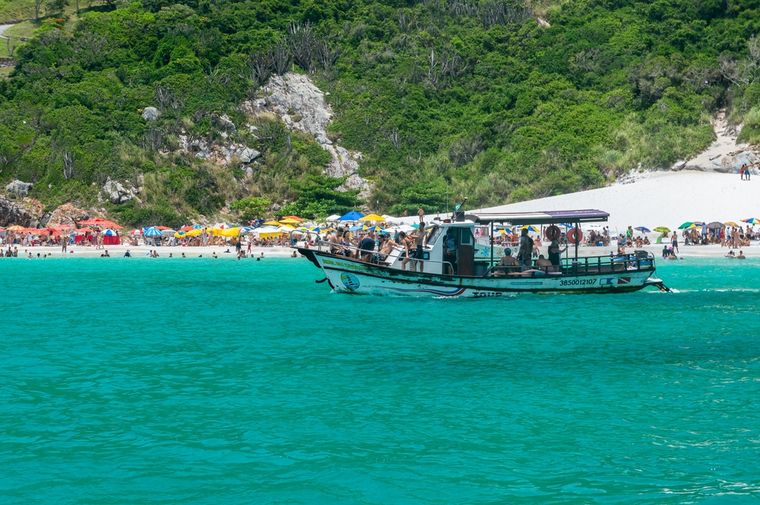 La playa que recuerda al Caribe por sus playas coloridas. La playa que recuerda al Caribe por sus playas coloridas. 