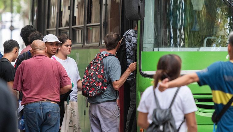El boleto de colectivo cuesta $1.400 desde el 1 de enero en área metropolitana. El boleto de colectivo cuesta $1.400 desde el 1 de enero en área metropolitana.
