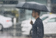 El fenómeno se percibe con mayor intensidad en zonas áridas o desérticas tras largos períodos sin precipitaciones.
