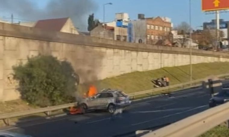 Las llamas debieron ser sofocadas por bomberos