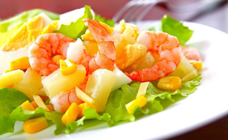 Ensalada de piña y langostinos Una receta simple y deliciosa para hacer ne minutos. Foto: Shutterstock