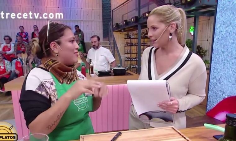 Carina Zampini contestó al aire si está de novia o no La conductora de Pasaplatos sorprendió con su revelación Foto: Captura de TV