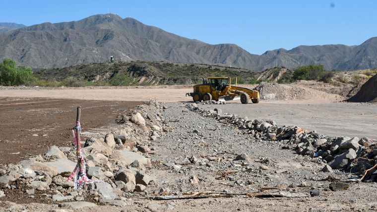 Con movimiento de suelos y trabajos en curso, avanza la primera etapa del barrio San Agustín en el oeste de la Ciudad de Mendoza. Con movimiento de suelos y trabajos en curso, avanza la primera etapa del barrio San Agustín en el oeste de la Ciudad de Mendoza.