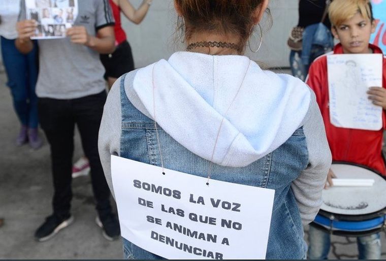 La foto de la joven de espaldas se viralizó en la red social Twitter