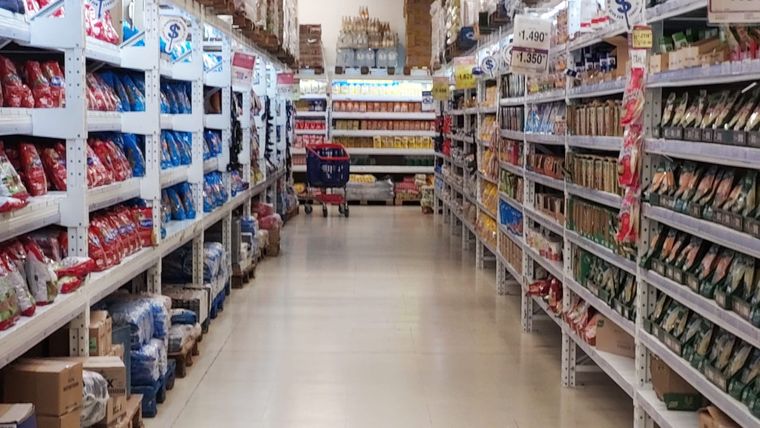 El aumento en los alimentos es uno de los puntos clave a resolver para que se recuperen los salarios Foto: Santiago Tagua/MDZ