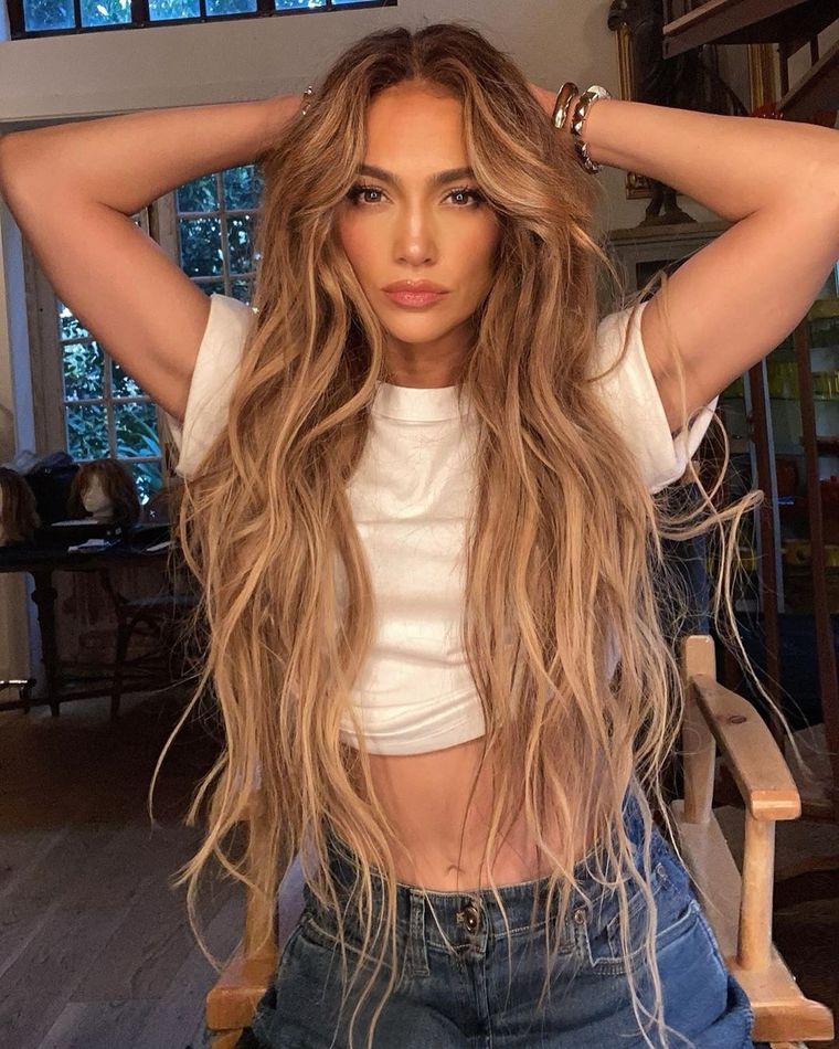 Asume la edad con hidalguía: el cambio de look de JLo para mujeres “mayores de 50” Foto: Instagram