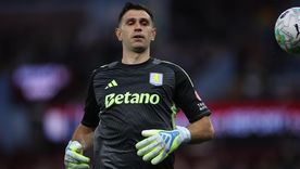 Emiliano Martínez aparece nuevamente entre los nombres seguidos por equipos de primer nivel. Emiliano Martínez aparece nuevamente entre los nombres seguidos por equipos de primer nivel.