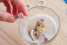 LIMPIEZA SACAR ÓXIDO DE LA BIJOUTERIE Foto: HOGARMANIA