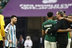 Los hinchas de Arabia Saudita se acordaron de Messi para festejar la victoria. Foto: EFE Los hinchas de Arabia Saudita se acordaron de Messi para festejar la victoria. Foto: EFE