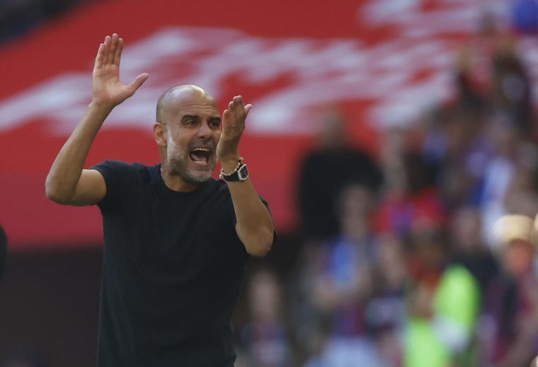 Guardiola explicó los motivos por los cuales eligió a Bernardo Silva como capitán. Guardiola explicó los motivos por los cuales eligió a Bernardo Silva como capitán.