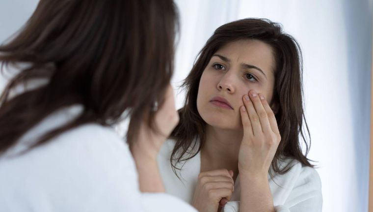 Cómo eliminar las ojeras y bolsas de los ojos con un remedio casero (Shutterstock).