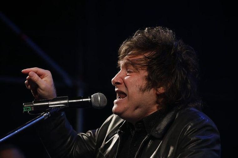 Javier Milei dio detalles sobre su buena relación con Jair Bolsonaro y su hijo.