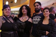 El total black unió a distintas generaciones bajo el mismo código de diseño.