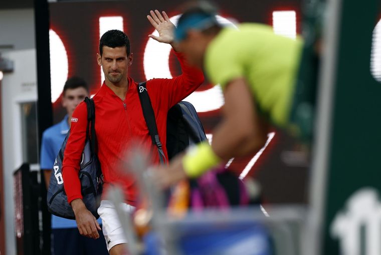 Nole saluda y Rafa lo espera. Foto: EFE