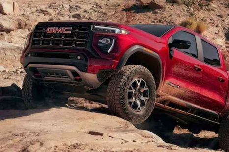 Con todo el ADN de GMC, los detalles de lujo no pueden faltar en esta pick-up, al integrar luces diurnas LED con secuencias de iluminación animada, que le dan un toque moderno.
