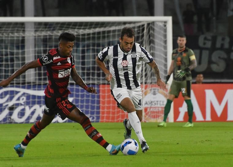 Gran partido se jugó en el Kempes. Foto: Télam