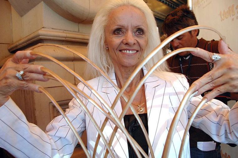 La mujer con las uñas más largas del mundo las perdió en un traumático episodio