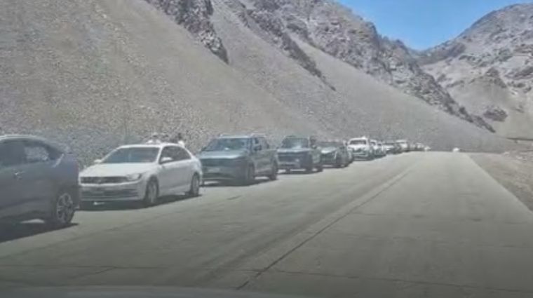 Las filas interminables de este domingo en el paso a Chile.&nbsp;