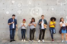 Desde la OIT advierten que trabajar en estas circunstancias afecta el crecimiento personal y profesional de los jóvenes Foto: Freepik