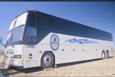 convierten un autobus en un autentico departamento con ruedas