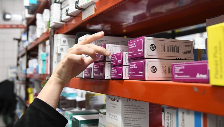 Las droguerías no han presentado certificados obligatorios.