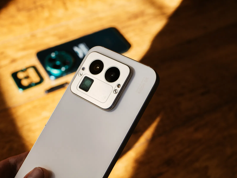 El diseño modular del Realme GT 8 Pro permite personalizar el módulo de cámaras. El diseño modular del Realme GT 8 Pro permite personalizar el módulo de cámaras.