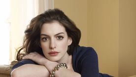 Anne Hathaway luce una piel alucinante, pero no sólo es genética.