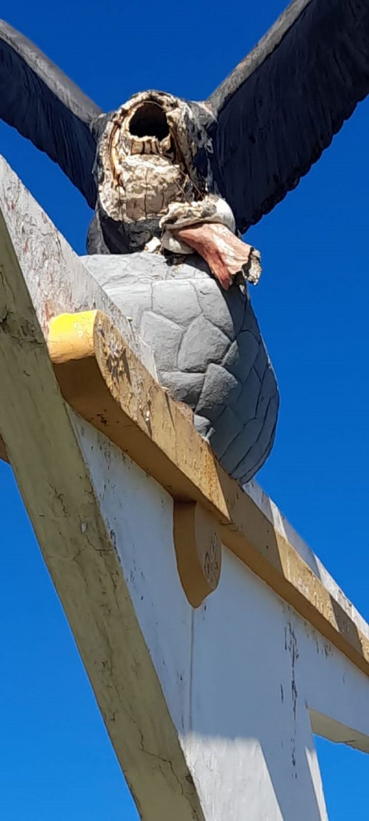 El cóndor sigue sin su cabeza en el Acceso Este Foto: Gobierno de Mendoza