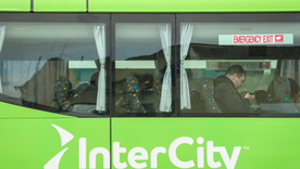 La niña fue descubierta por el conductor, durante una de las paradas del colectivo